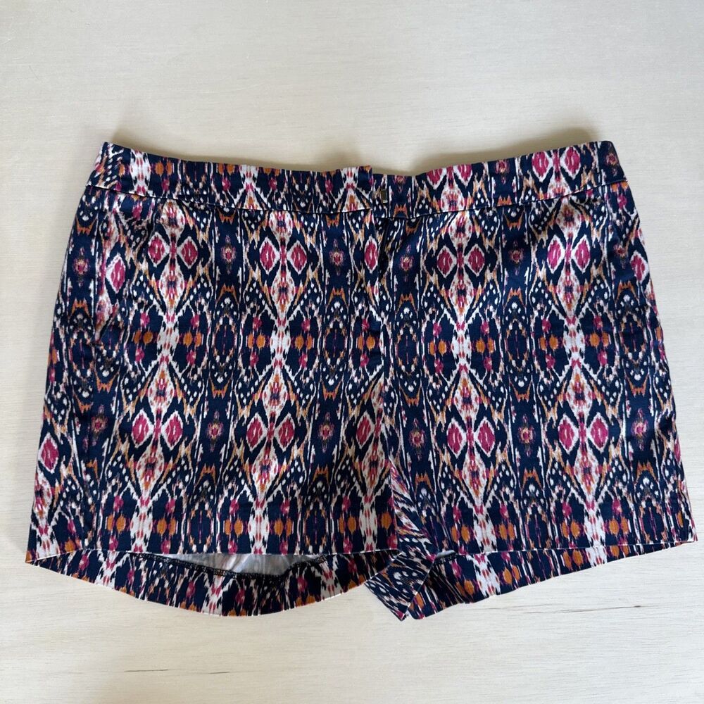 British Khaki Women's Shorts Size 10 Navy Blue Coral Diamond Print Chino Shorts